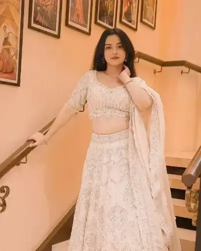 Escort Chachaura